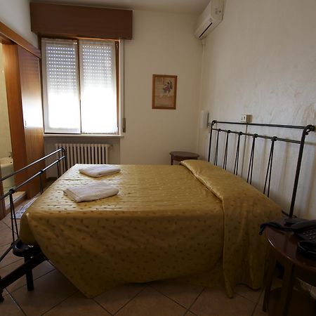 Albergo Tavernetta Кастельнуово-дель-Гарда Экстерьер фото