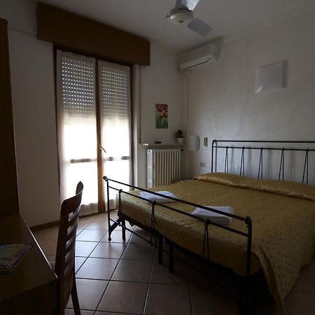 Albergo Tavernetta Кастельнуово-дель-Гарда Экстерьер фото