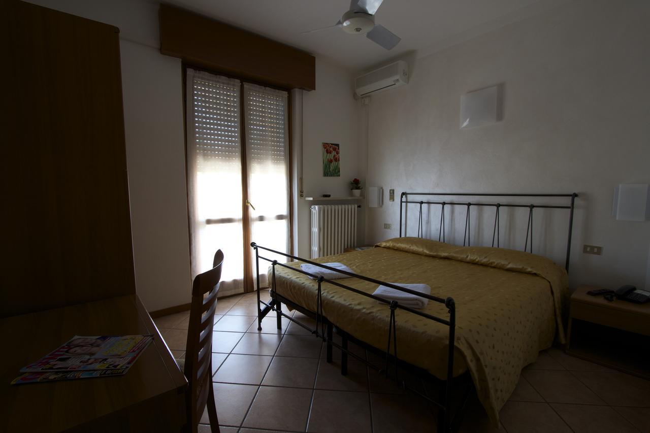 Albergo Tavernetta Кастельнуово-дель-Гарда Экстерьер фото