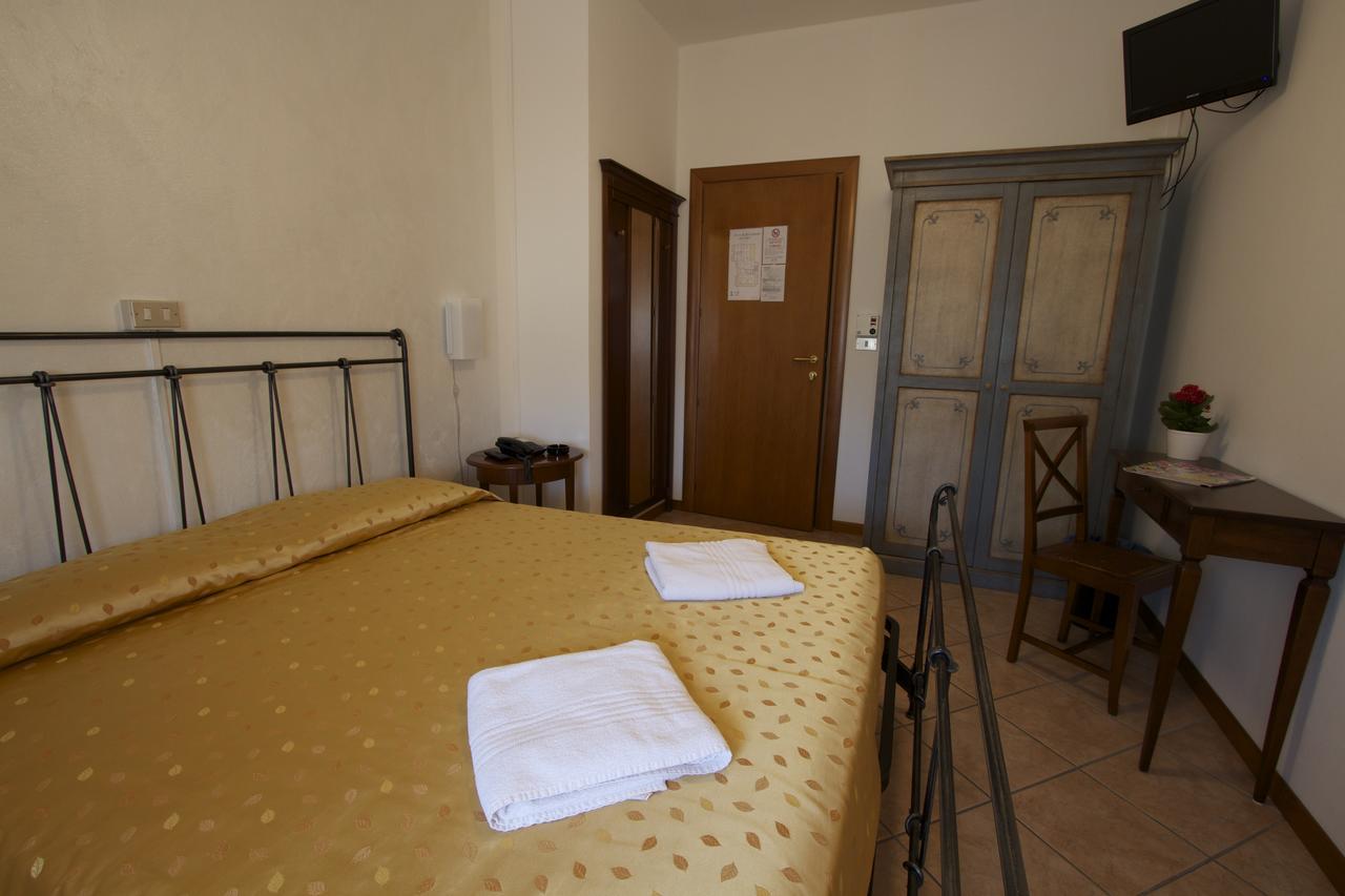 Albergo Tavernetta Кастельнуово-дель-Гарда Экстерьер фото