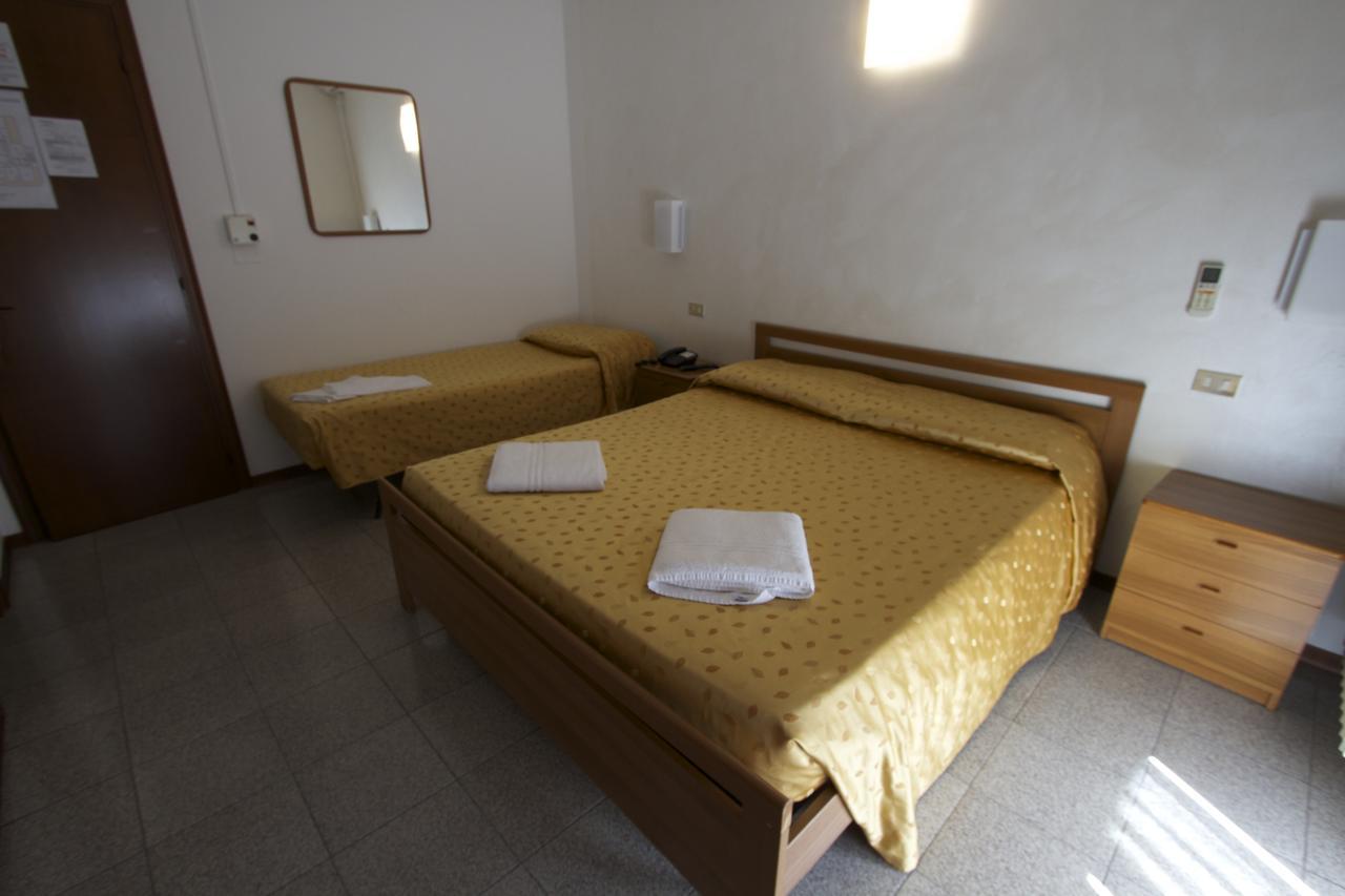 Albergo Tavernetta Кастельнуово-дель-Гарда Экстерьер фото