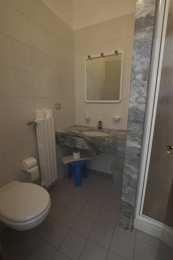 Albergo Tavernetta Кастельнуово-дель-Гарда Экстерьер фото