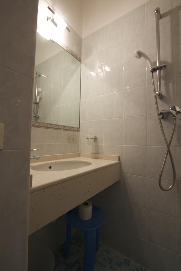 Albergo Tavernetta Кастельнуово-дель-Гарда Экстерьер фото