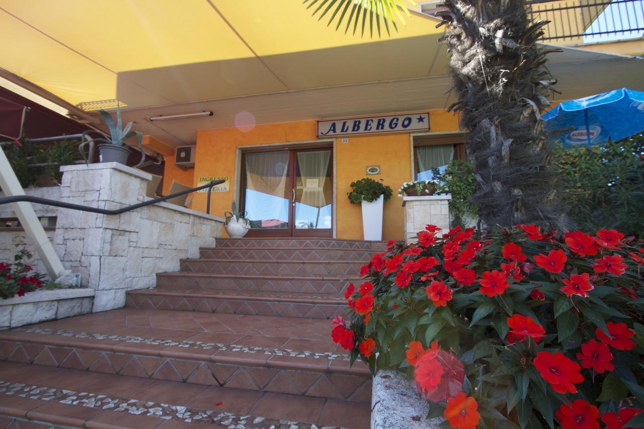 Albergo Tavernetta Кастельнуово-дель-Гарда Экстерьер фото